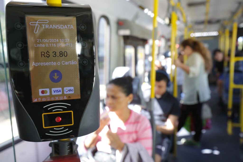 Mulheres com medida protetiva terão direito ao Passe Livre no transporte público do DF