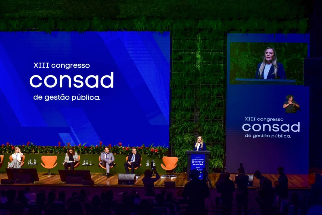 Celina enaltece gestores públicos na abertura do Congresso do Consad