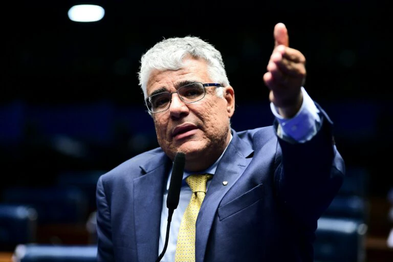 Congresso se mobiliza para pedido de impeachment contra Moraes