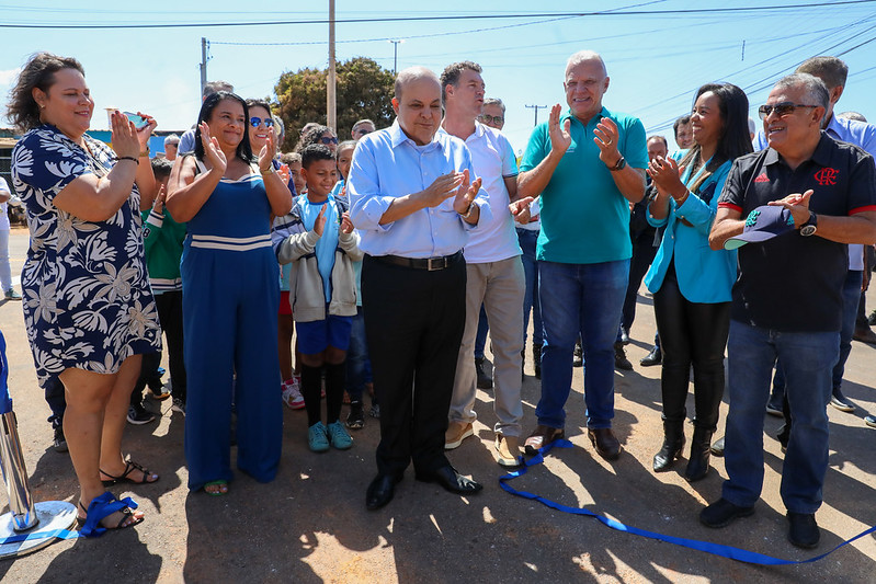 Governador Ibaneis entrega ponte e pavimentação em Brazlândia