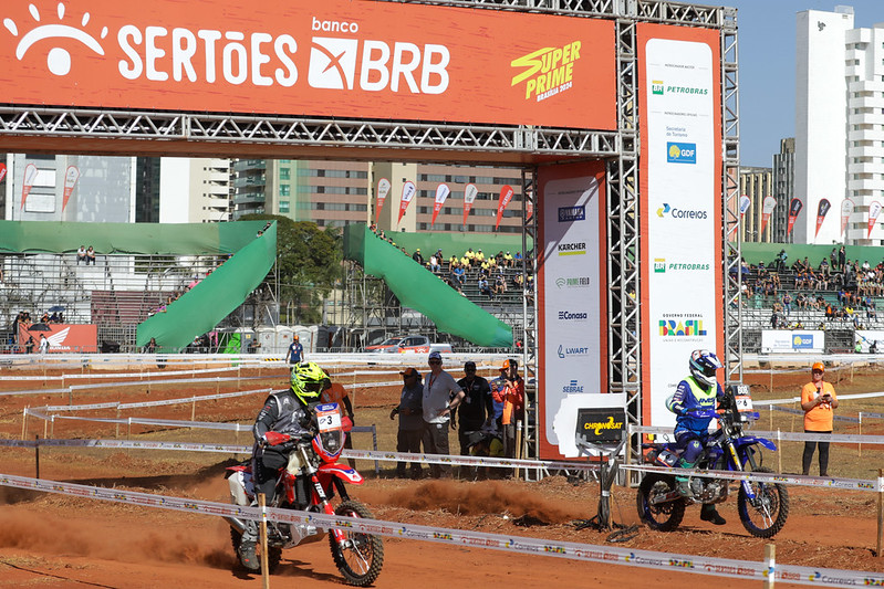 Brasilienses acompanham evento que abre disputa do Rally dos Sertões