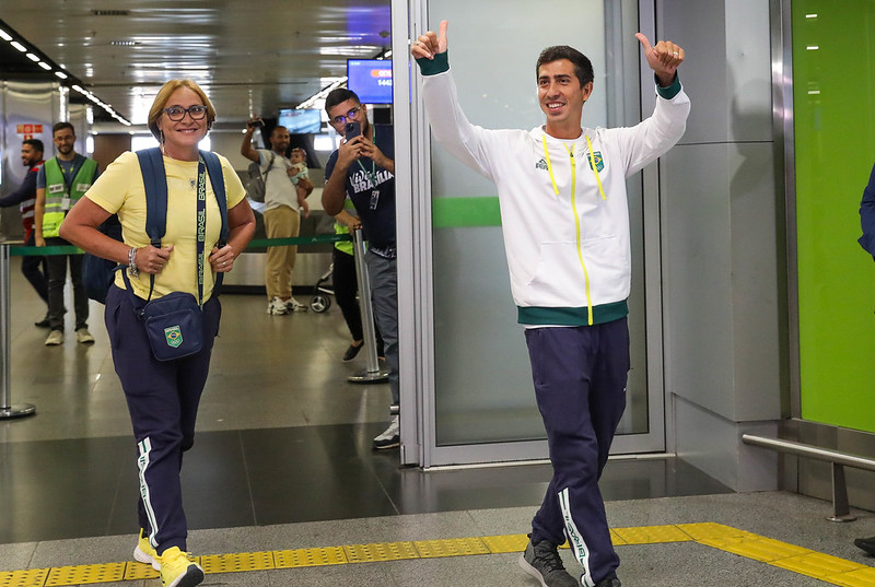 Herói olímpico, Caio retorna a Brasília e exalta apoio do GDF: ‘Temos a melhor bolsa do Brasil’