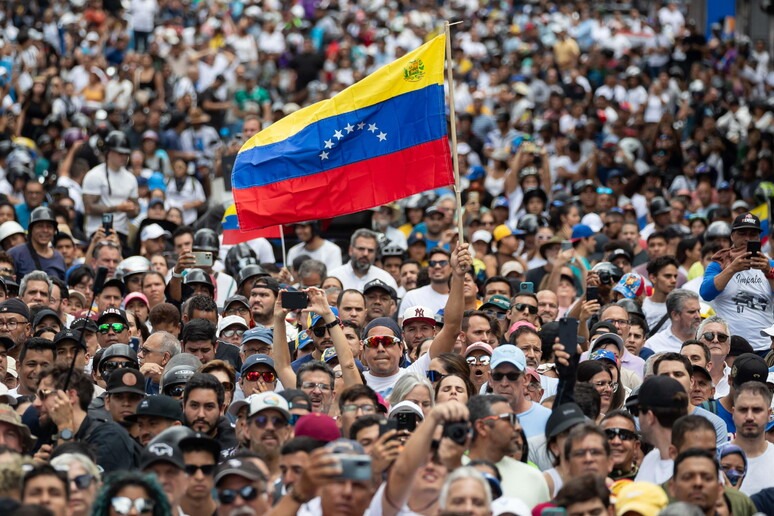ARTIGO: Venezuela em chamas