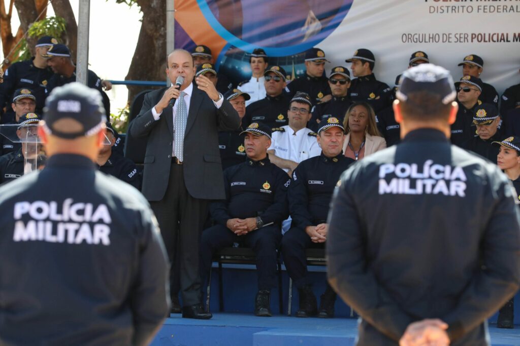 Mérito do reajuste dos policiais do DF é do governador Ibaneis