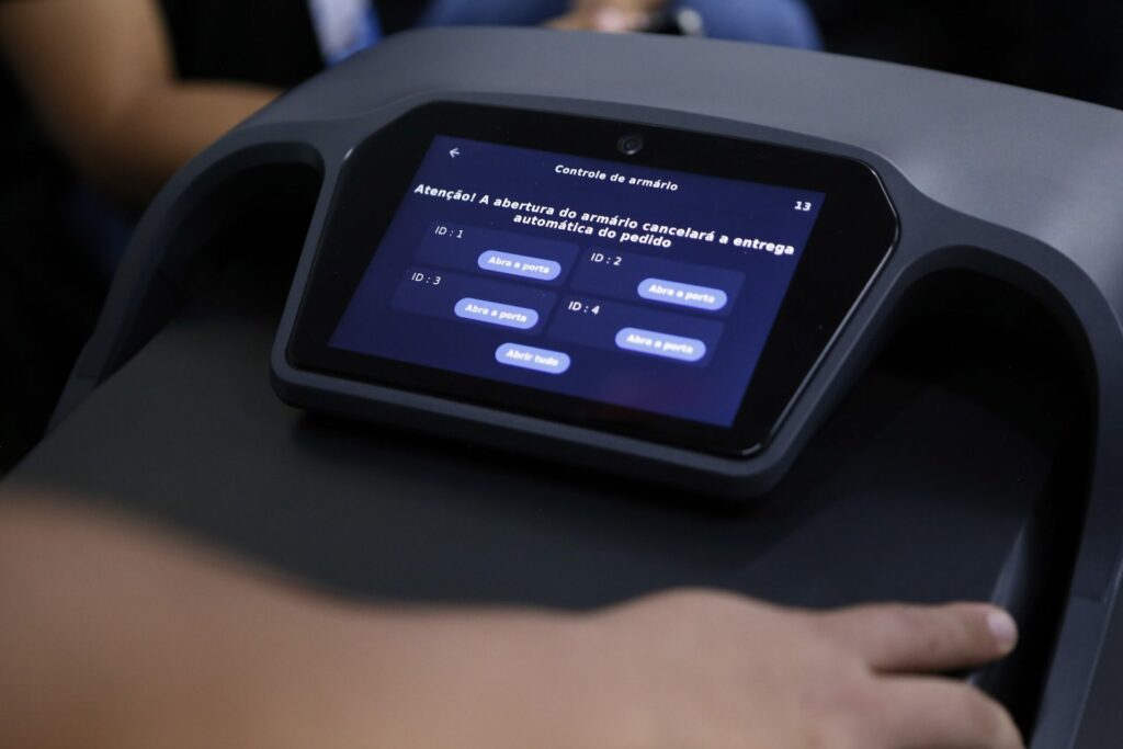 Hospital de Base começa a testar robô para dispensação de medicamentos