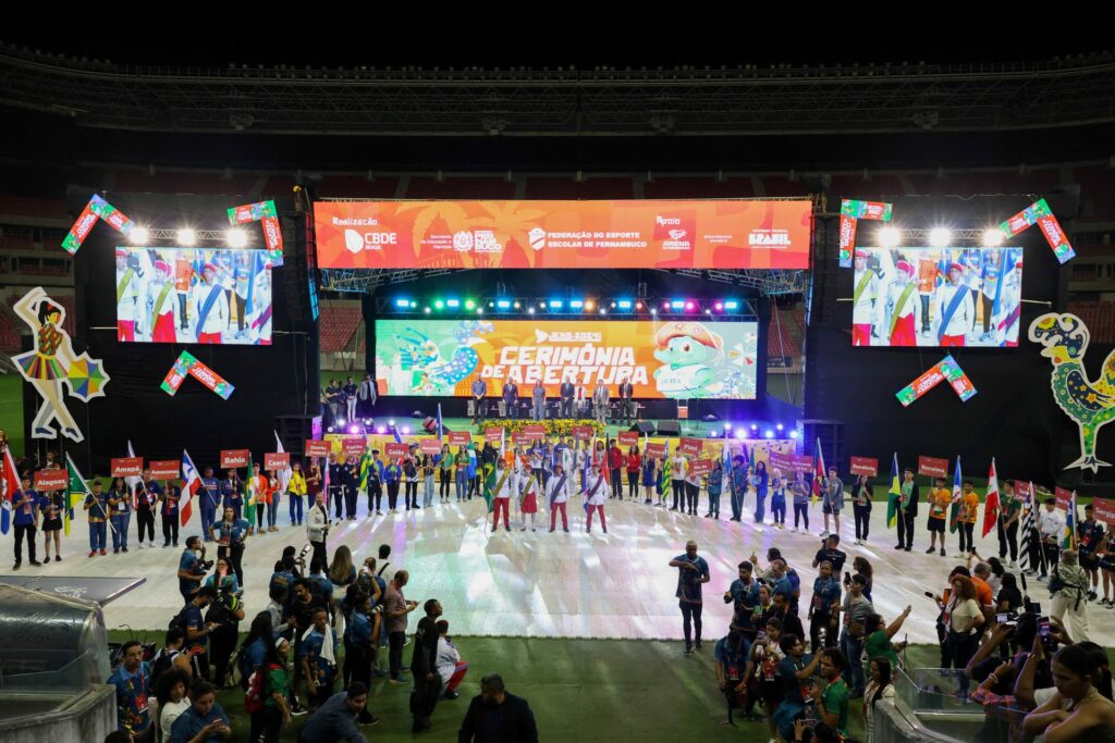 Alunos do DF participam da abertura dos Jogos Escolares Brasileiros