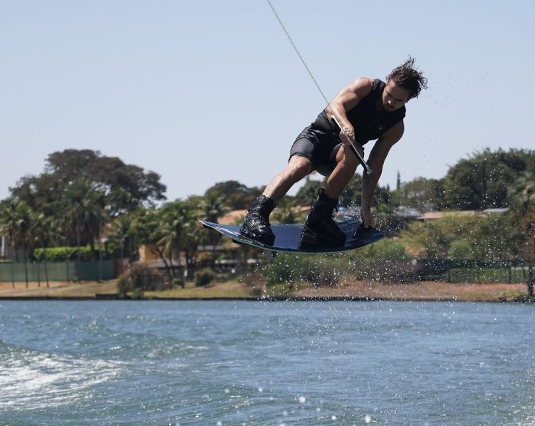 Brasília recebe o Campeonato Brasileiro de Wakeboard neste sábado