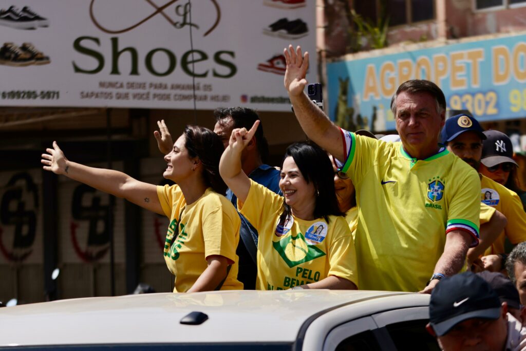 Com Bolsonaro, Yvelônia realiza a maior carreata da história de Valparaíso