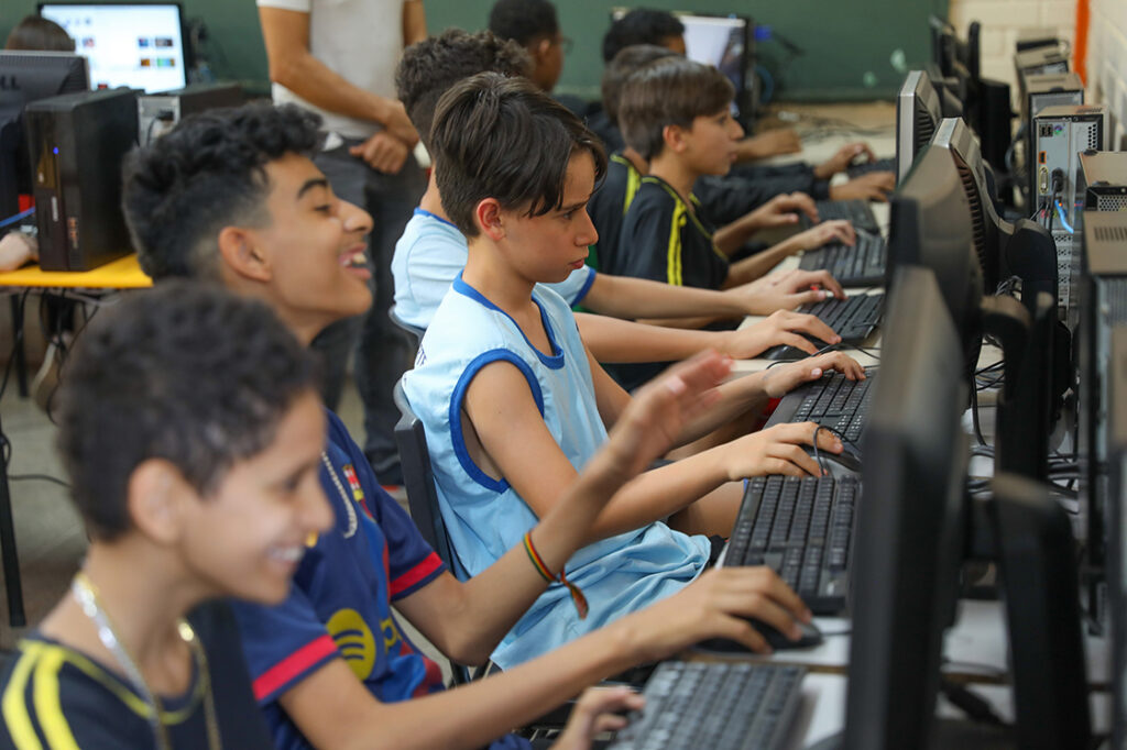 CEF 102 Norte recebe computadores do programa Reciclotech e transforma ensino digital