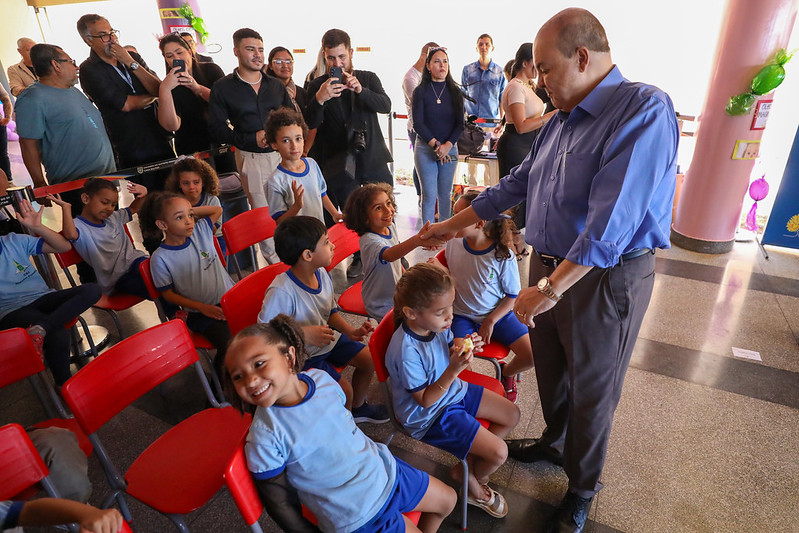 Ibaneis entrega primeiro Centro de Educação Infantil do Riacho Fundo II