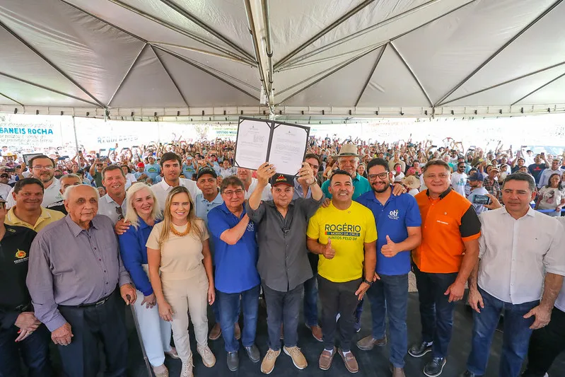 Ibaneis sanciona lei que regulariza terras rurais no Distrito Federal