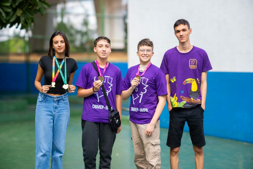 Alunos e professores da rede pública do DF celebram conquistas na Olimpíada Brasileira de Matemática
