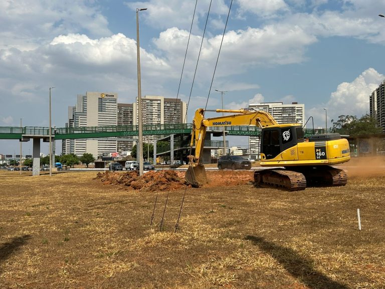 Novacap inicia pavimentação em acessos do viaduto do Pistão Norte
