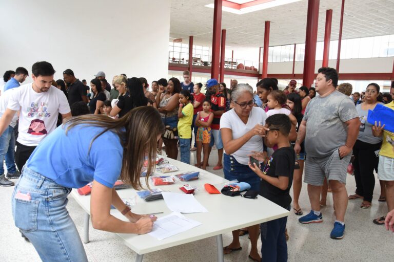 Projeto entrega 294 óculos para alunos de Ceilândia e Samambaia