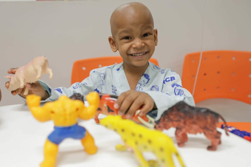 Pequenos sonhos, grandes sorrisos: campanha Vem Brincar Comigo realiza desejos no HCB