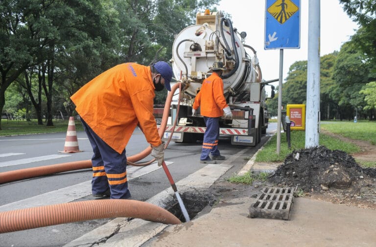 GDF recolhe cerca de 80 mil toneladas de entulhos das bocas de lobo