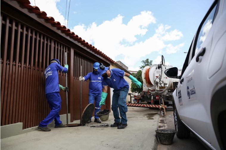 Cinco mil toneladas de lixo foram retiradas do sistema de esgoto do DF