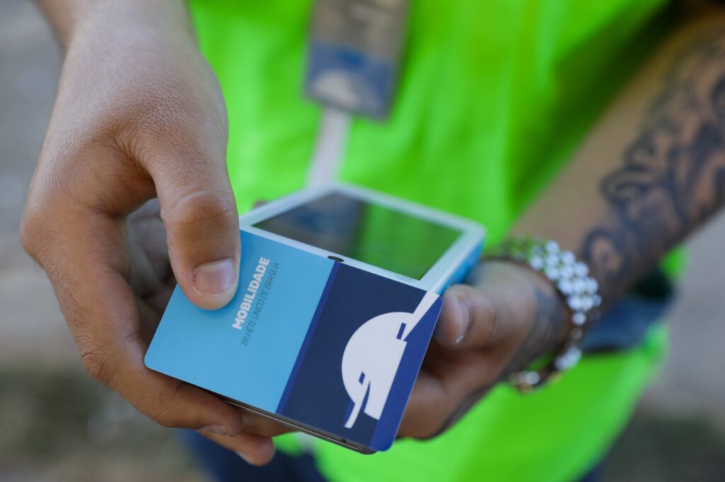Pagamento de passagens com dinheiro cai para 8% dos acessos no DF