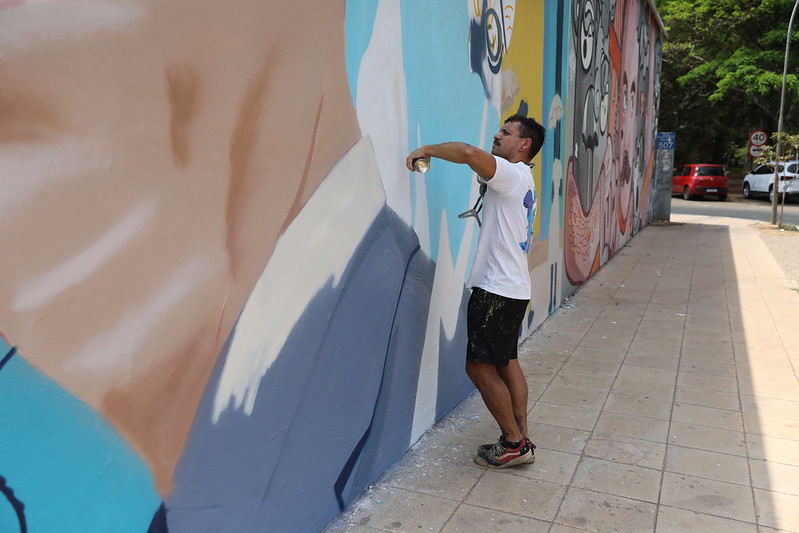 Painel da 507 Sul começa a ganhar nova pintura em grafite