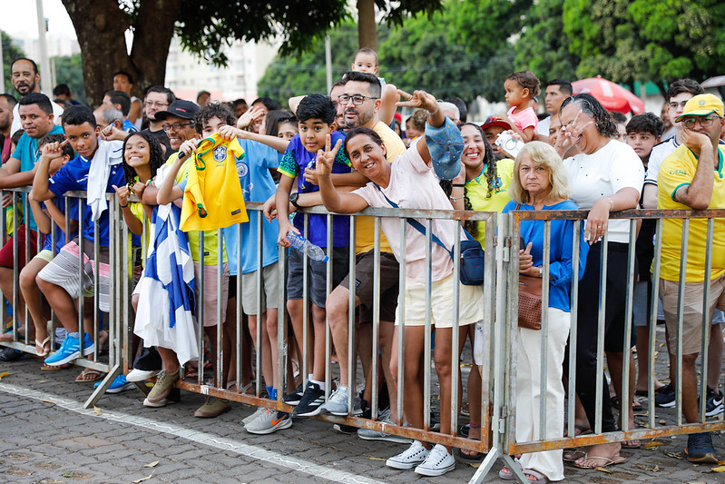 Torcedores comparecem ao Bezerrão para ver a Seleção Brasileira