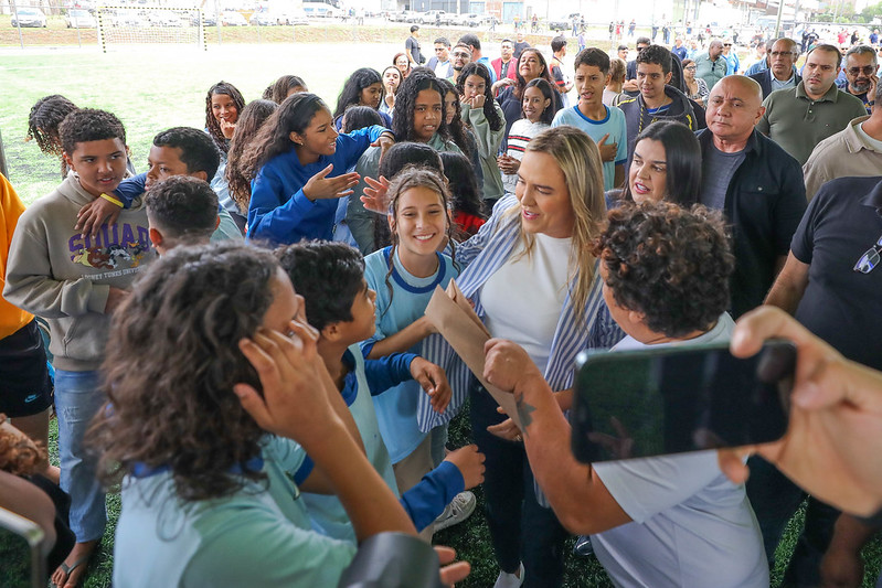 Celina entrega novo campo society para população do Pôr do Sol