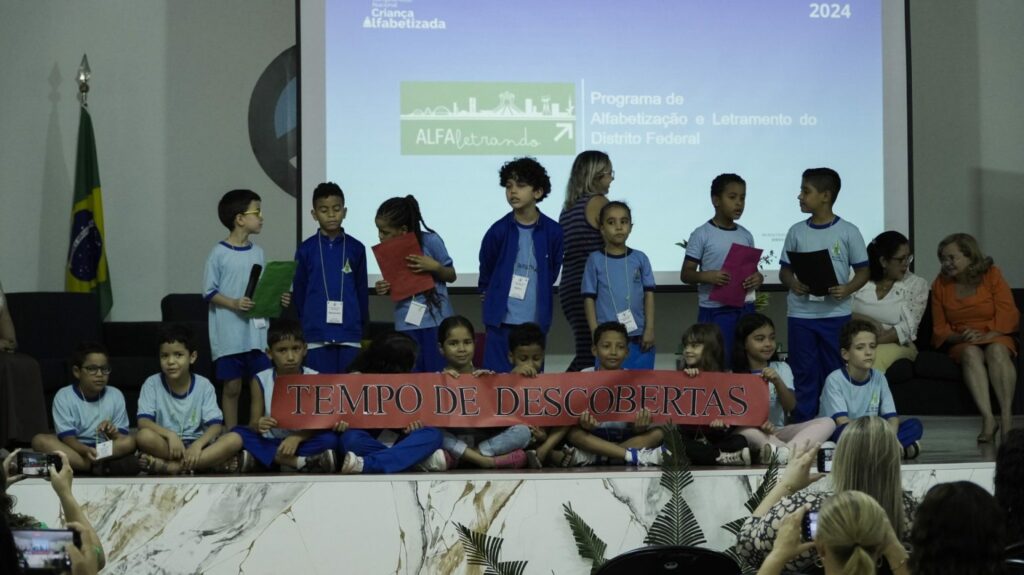 Seminário celebra conquistas do programa Alfaletrando no DF