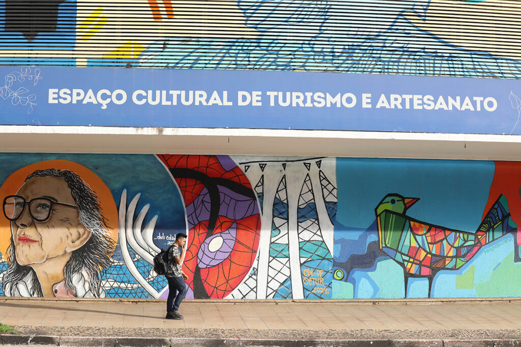Painel na 507 Sul com grafite de artistas locais é concluído