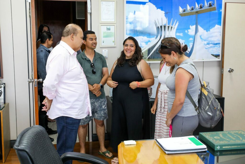 Turistas conhecem o Buriti por acaso e, de surpresa, o governador