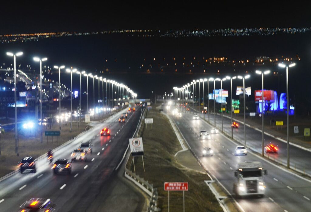 Força-tarefa intensifica manutenção da iluminação pública no DF
