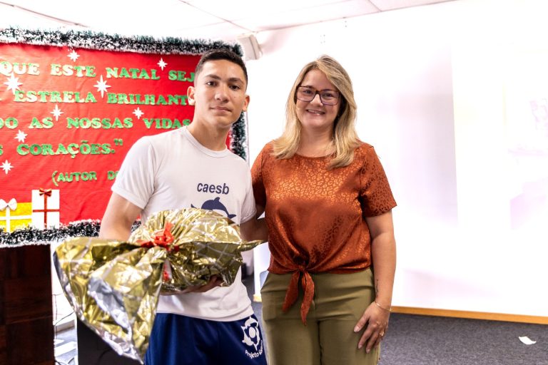 Projeto Golfinho celebra o Natal e transforma a vida de jovens em vulnerabilidade social