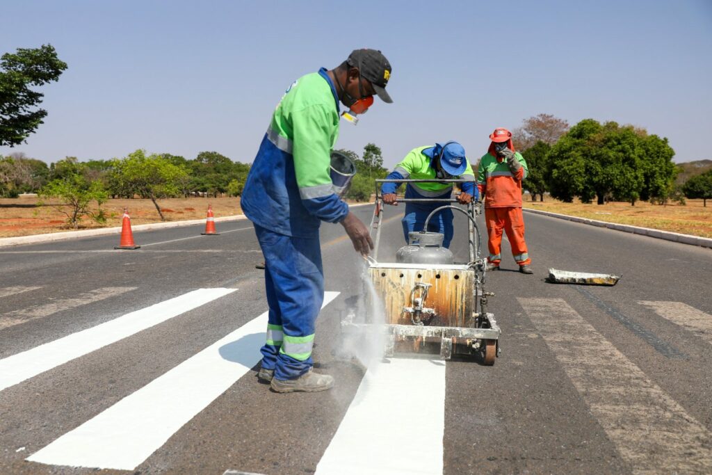 Brasília reforça segurança viária com mais de 279 mil novas sinalizações em 2024
