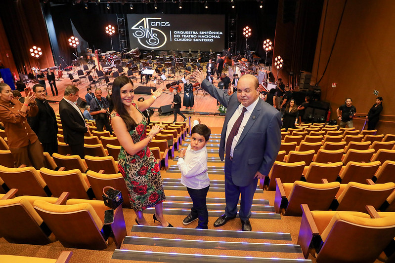 Governador Ibaneis reabre a Sala Martins Pena do Teatro Nacional