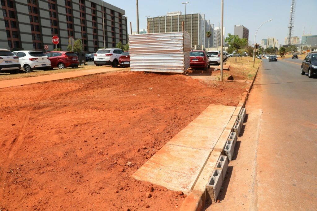 Drenar DF mapeia áreas sem bocas de lobo e reforça entradas de escoamento na Asa Norte