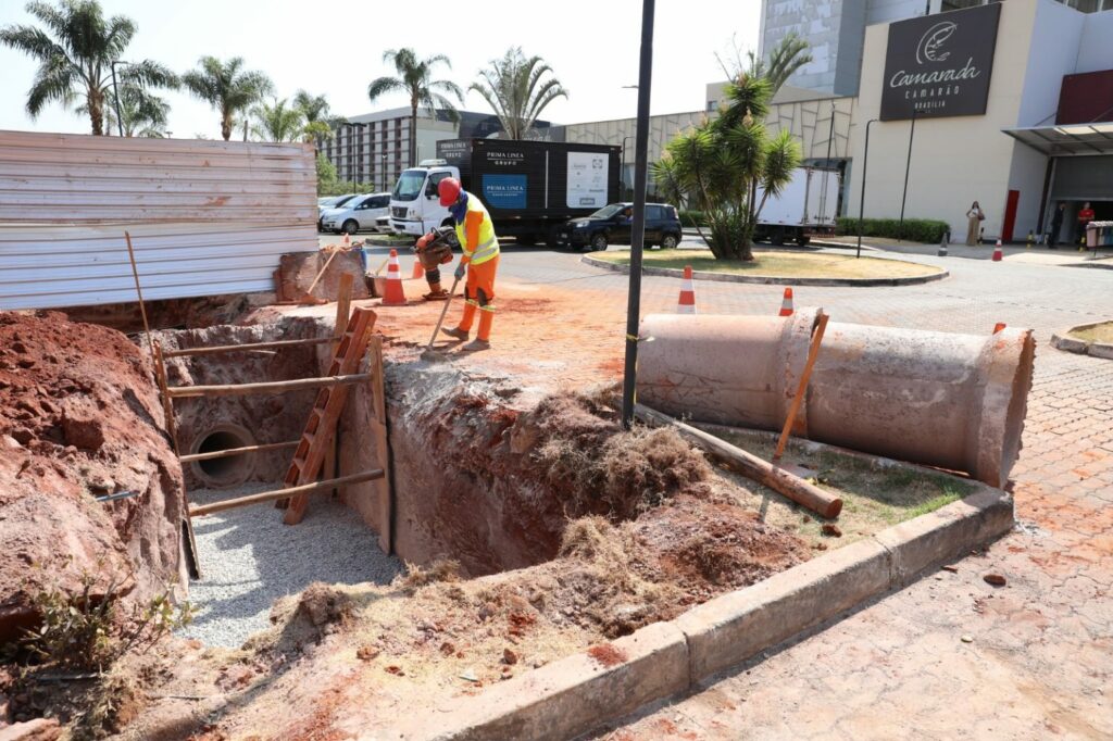 Bocas de lobo do Drenar DF prontas para uso com liberação do sistema de escoamento