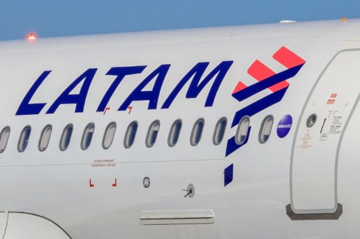 Avião da Latam faz pouso de emergência em Brasília após decolagem
