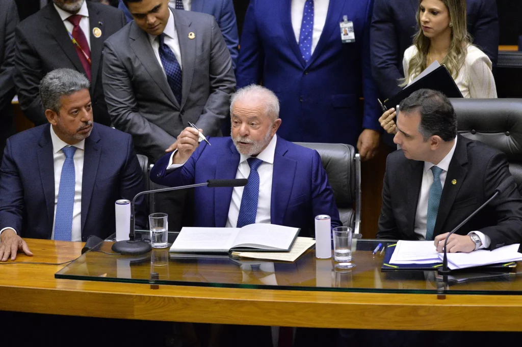 Lula libera R$ 7,1 bilhões em emendas para deputados e senadores