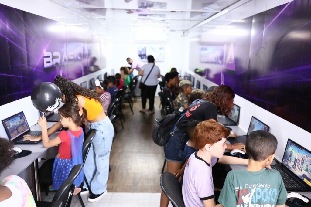 Projeto Brasíl.IA Móvel oferece formação tecnológica gratuita para jovens e adultos no DF