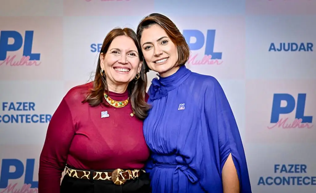 Bia Kicis mantém candidatura ao Senado mesmo com Michelle na disputa