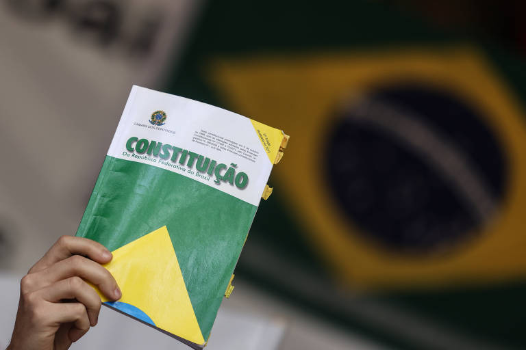 Análise: a democracia no Brasil respira por aparelhos na UTI