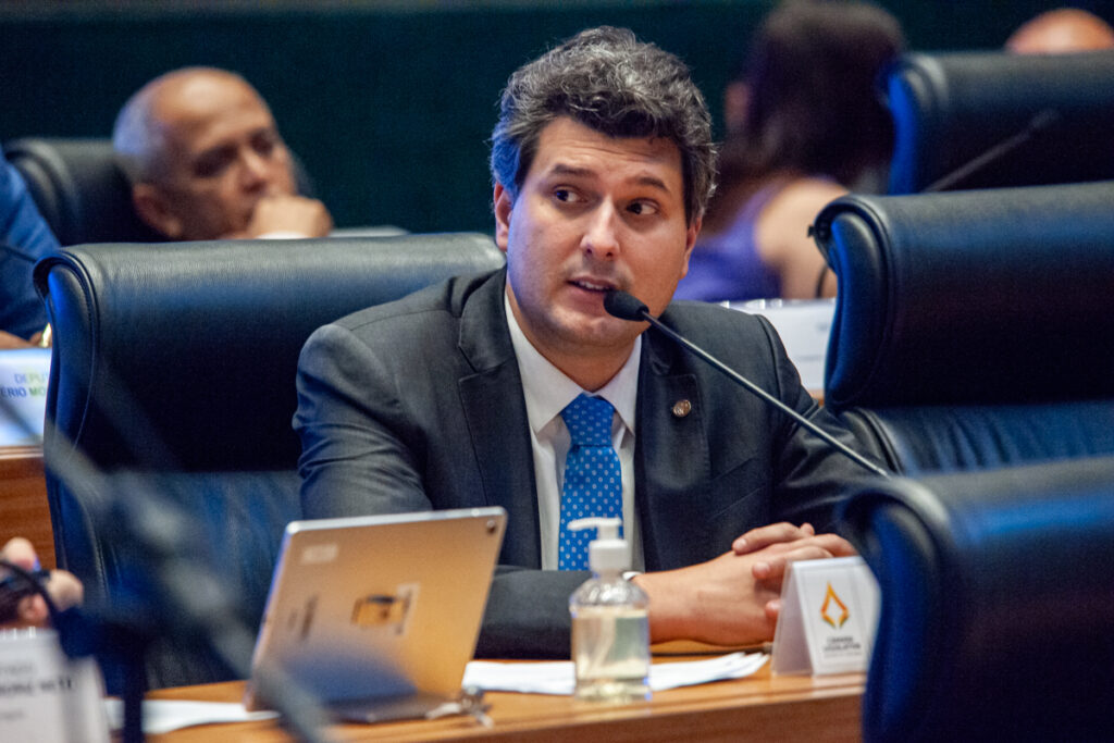 Pedrosa destaca valorização dos servidores da saúde em PL 1709/2025