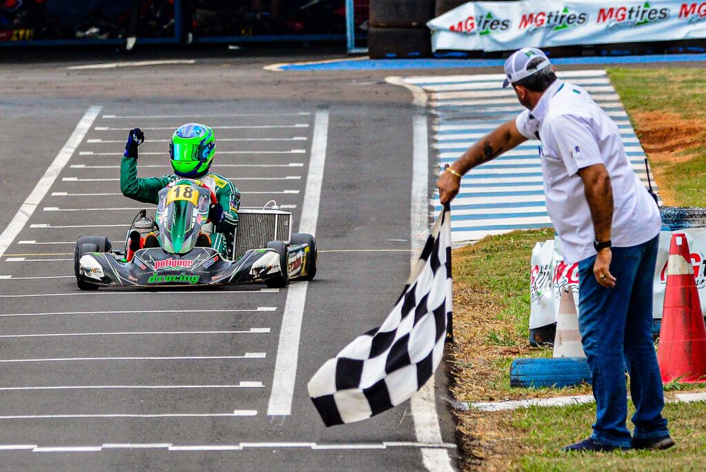 Brasiliense Gustavo Galvão é destaque no Mundial de Kart na Suécia