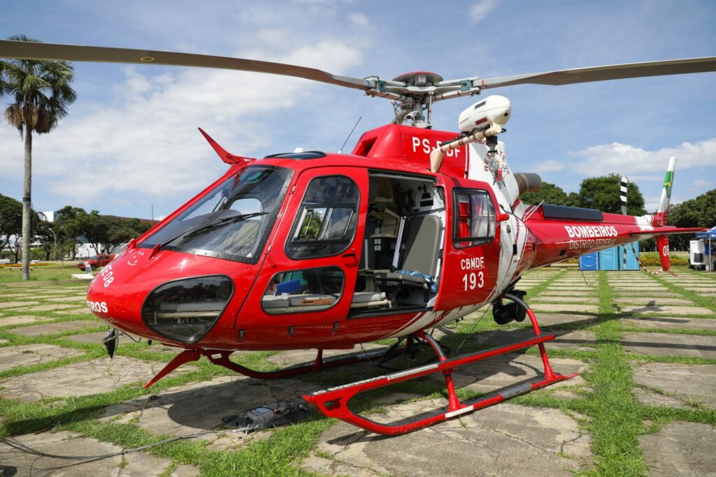 Bombeiros do DF ampliam operações com novo helicóptero