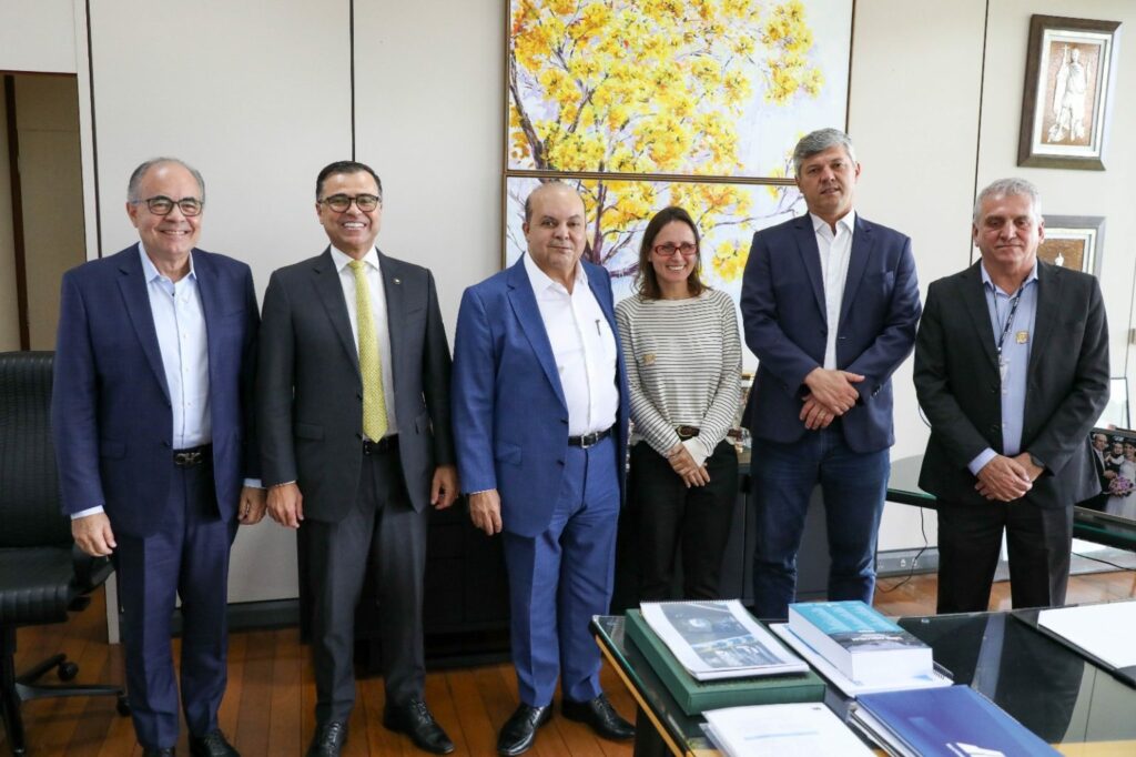 Ibaneis apresenta projetos e ações de transição energética à Aneel