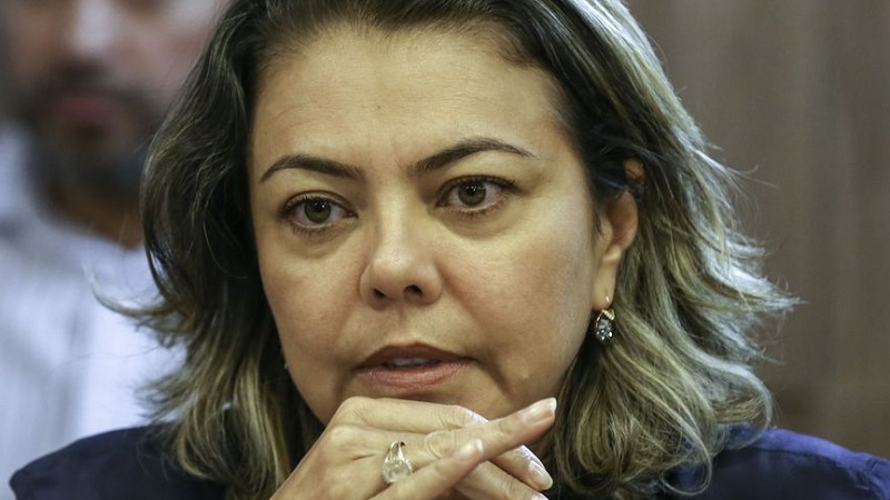 Em busca de um milagre: embaraço no destino político de Leila Barros