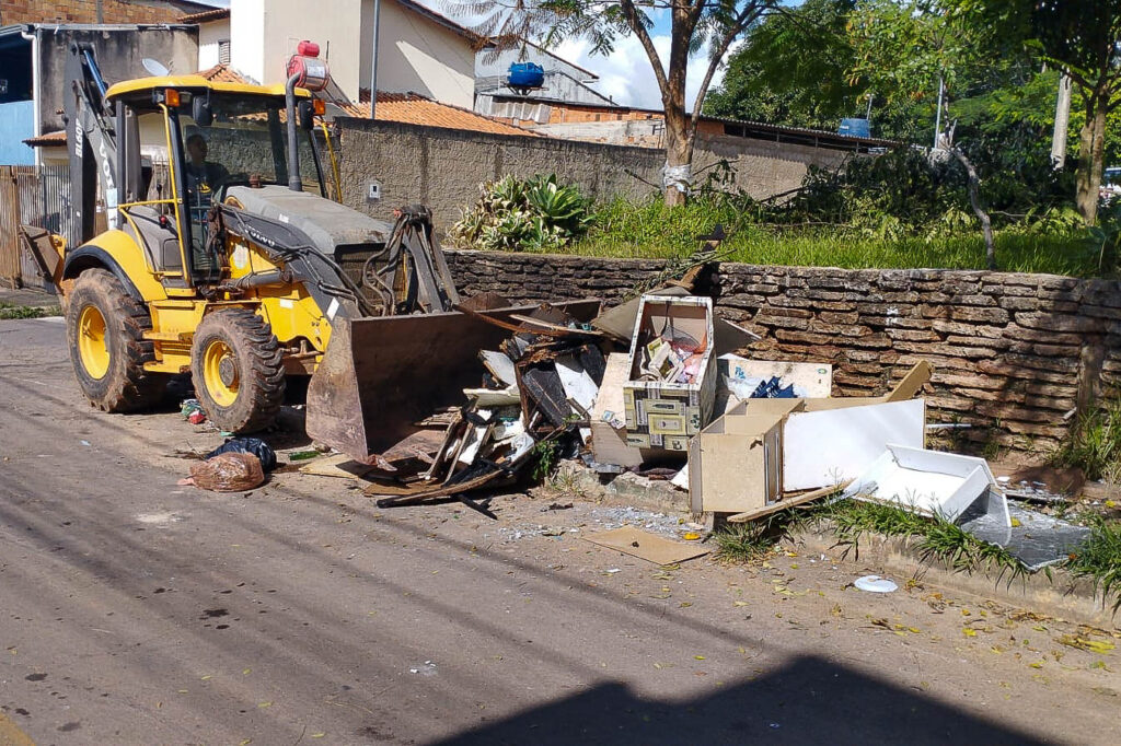 SLU intensifica recolhimento de materiais descartados de maneira irregular no Distrito Federal
