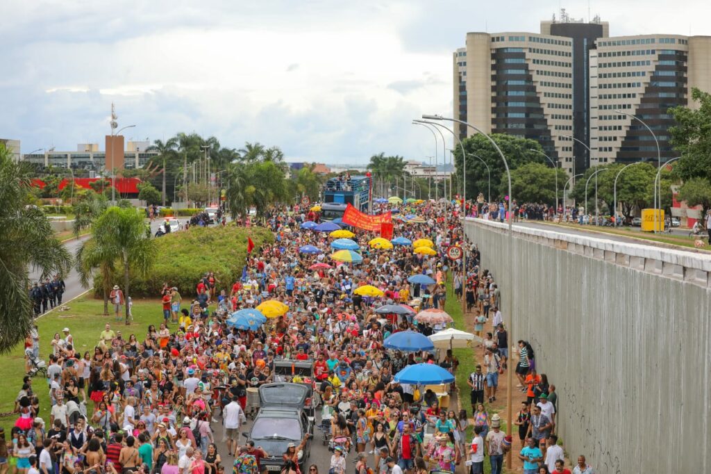 Neoenergia Brasília realiza blitzes educativas e reforça segurança da rede elétrica durante o Carnaval