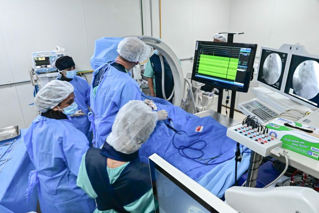 Hospital de Base do DF realiza procedimento inovador para tratar arritmias cardíacas