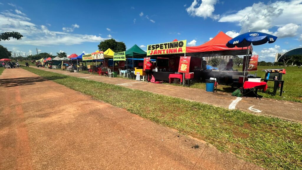 Eventos carnavalescos abrem vagas de trabalho para ambulantes