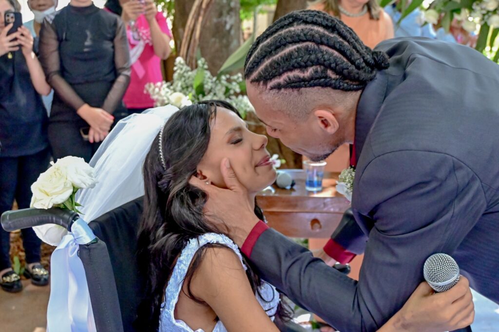 Casamento de paciente em cuidados paliativos emociona o HBDF