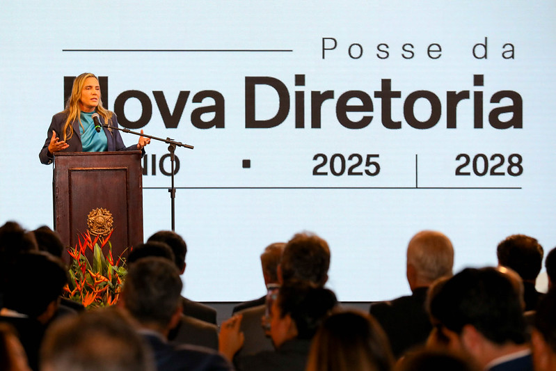 Celina Leão participa da posse da nova diretoria do Sindilegis